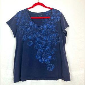 Eddie Bauer Cotton V-neck T-shirt with Blue Design